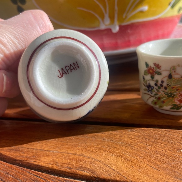 Satsuma 1979 Porcelain Sake Set - Picture 3 of 5